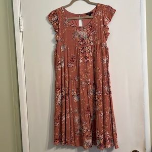 Like new!!!  Baby doll summer dress in mauve.
